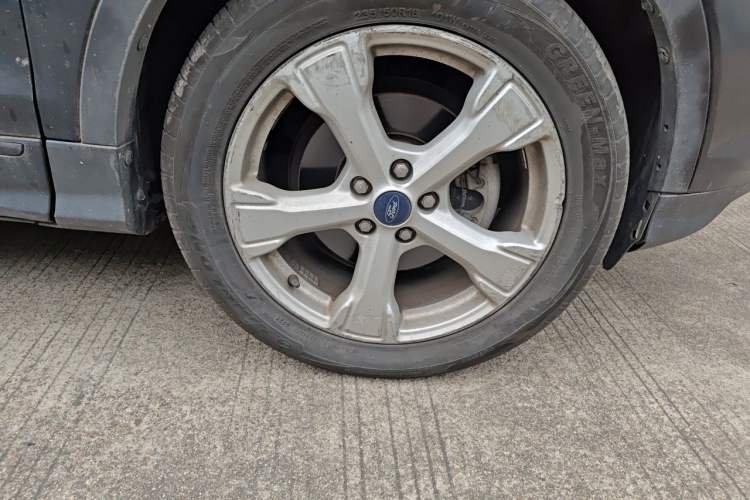Used Ford Kuga 2017 EcoBoost 180 Two-Wheel-Drive Elite Trim Right Front Wheel Hub