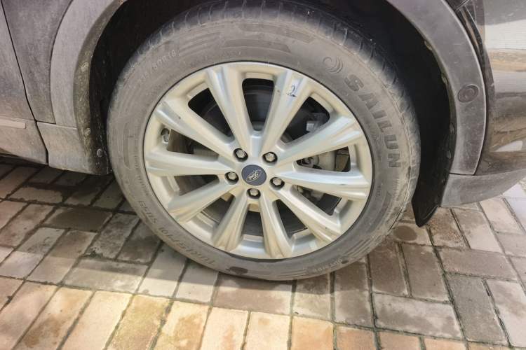 Used Ford Kuga 2017 EcoBoost 180 Four-Wheel Drive Titanium Edition Right Front Wheel Hub