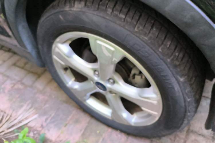 Used Ford Kuga 2017 EcoBoost 180 Two-Wheel-Drive Tiger Leap Model Right Front Wheel Hub