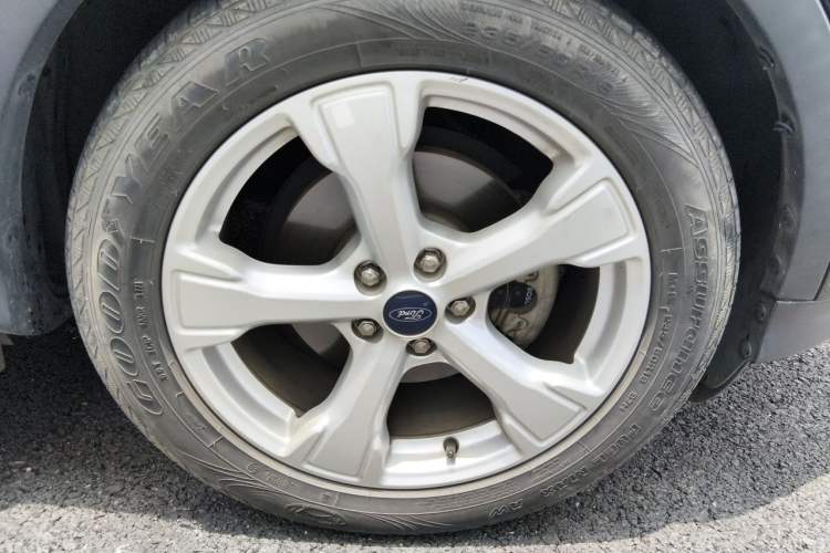 Used Ford Kuga 2017 EcoBoost 180 Two-Wheel-Drive Tiger Leap Model Right Front Wheel Hub