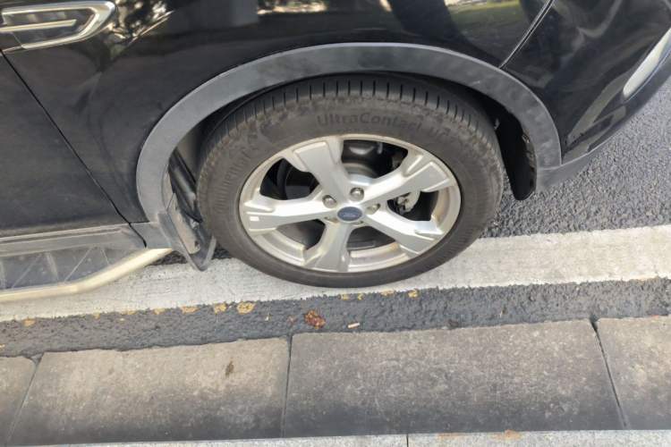 Used Ford Kuga 2017 EcoBoost 180 Two-Wheel-Drive Tiger Leap Model Right Front Wheel Hub