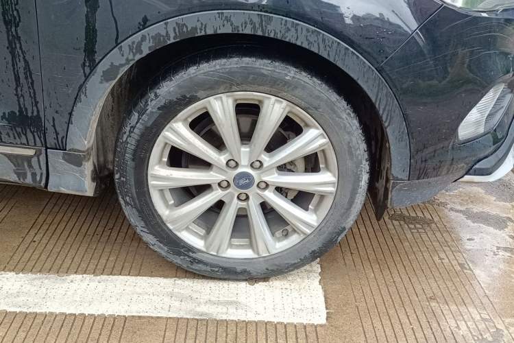 Used Ford Kuga 2017 EcoBoost 180 Two-Wheel-Drive Luxury Wing Edition Right Front Wheel Hub