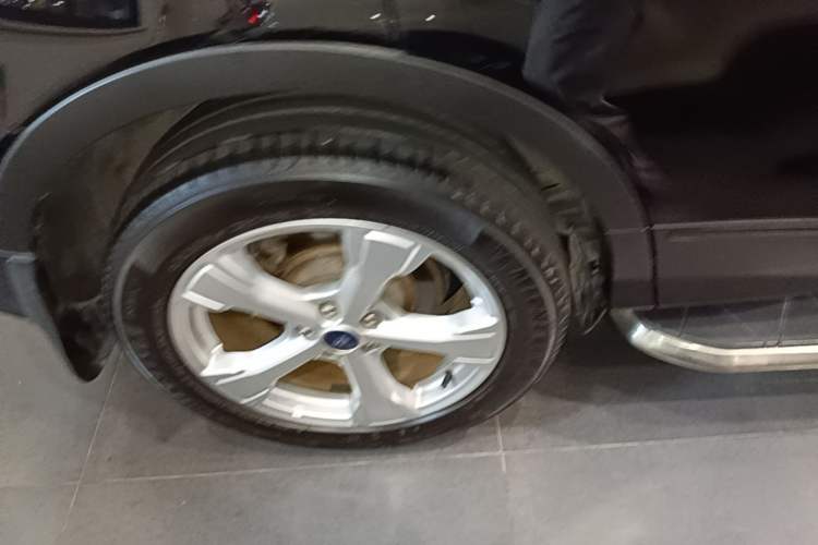 Used Ford Kuga 2017 EcoBoost 180 Two-Wheel-Drive Tiger Leap Model Right Rear Wheel Hub