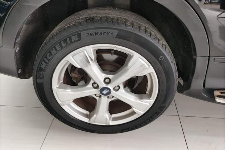 Used Ford Kuga 2017 EcoBoost 245 Four-Wheel Drive Platinum Edition Right Rear Wheel Hub