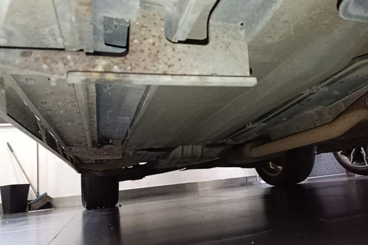 Used Ford Kuga 2017 EcoBoost 180 Two-Wheel-Drive Tiger Leap Model Right Side Sill