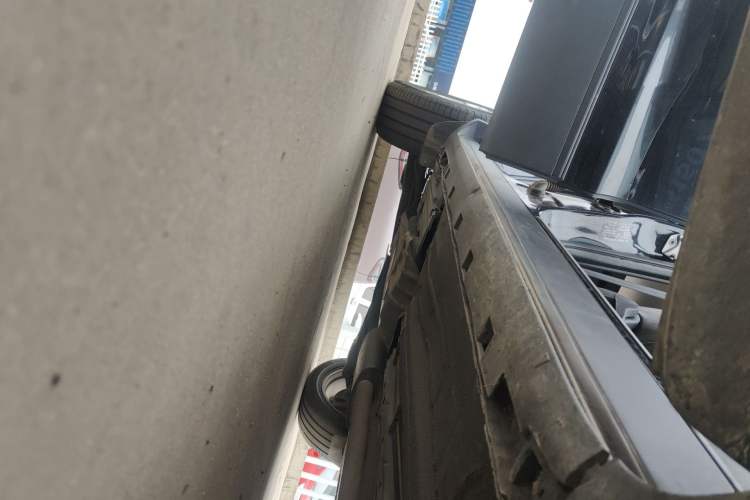Used Ford Kuga 2017 EcoBoost 180 Two-Wheel-Drive Tiger Leap Model Right Side Sill