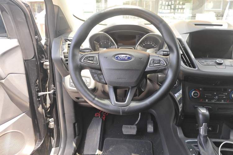 Used Ford Kuga 2017 EcoBoost 180 Four-Wheel Drive Luxury Wing Model Steering Wheel