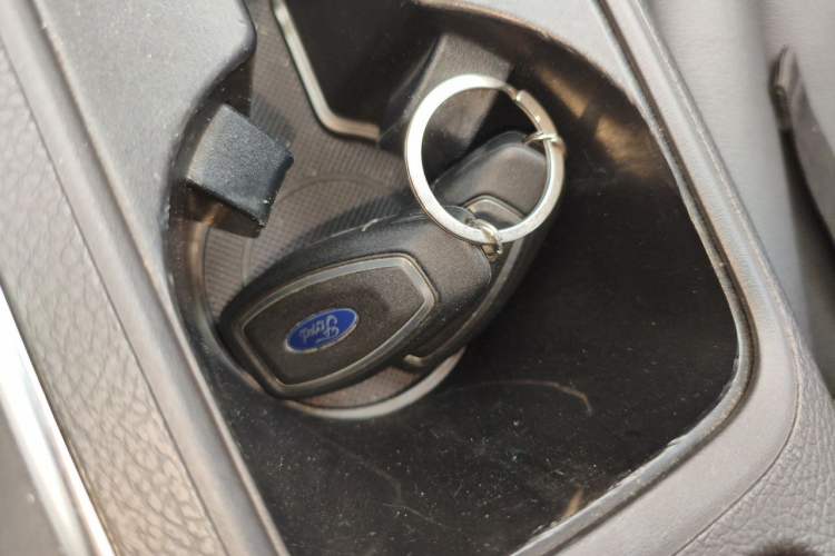 Used Ford Kuga 2017 EcoBoost 180 Four-Wheel Drive Luxury Wing Model Vehicle Key