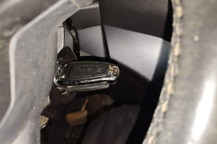 Used Ford Kuga 2017 EcoBoost 180 Two-Wheel-Drive Tiger Leap Model Vehicle Key