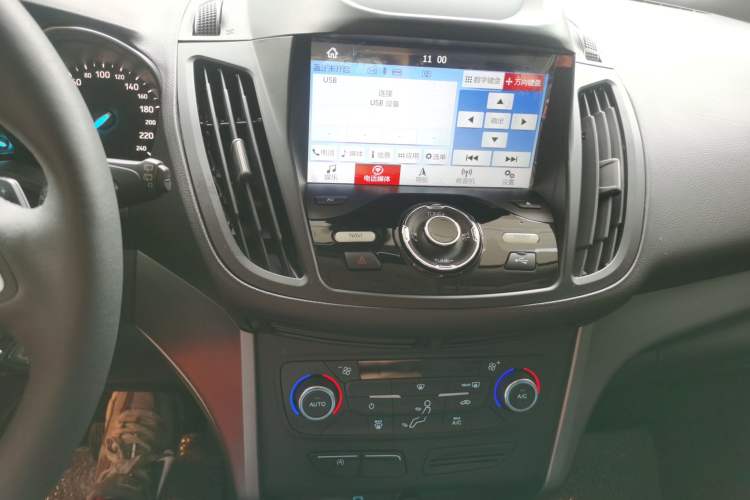 Used Ford Kuga 2017 EcoBoost 180 Two-Wheel-Drive Platinum Edition Audio And AC Panel