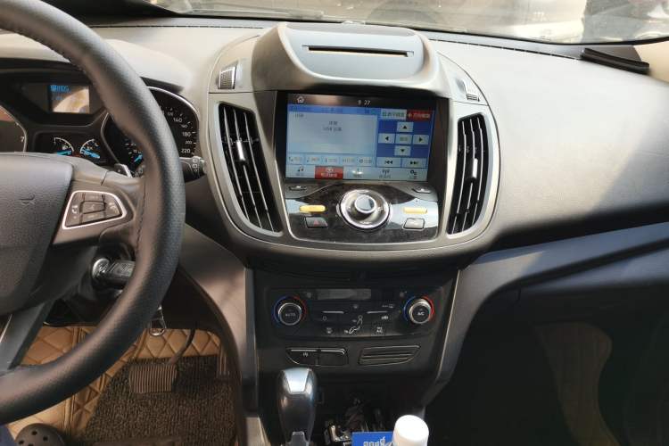 Used Ford Kuga 2017 EcoBoost 180 Two-Wheel-Drive Tiger Leap Model Audio And AC Panel
