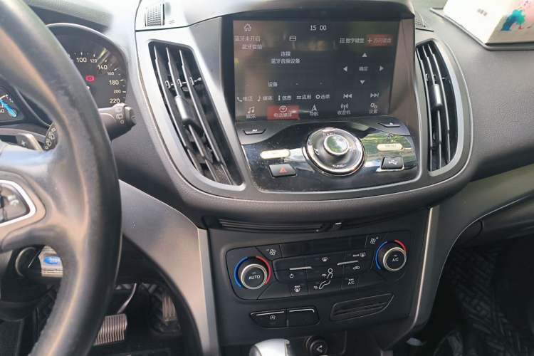 Used Ford Kuga 2017 EcoBoost 180 Two-Wheel-Drive Platinum Edition Audio And AC Panel