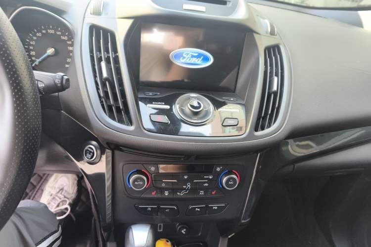 Used Ford Kuga 2017 EcoBoost 245 Four-Wheel-Drive Sport Model Audio And AC Panel