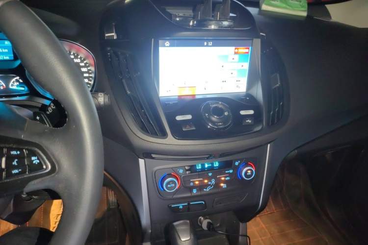 Used Ford Kuga 2017 EcoBoost 180 Two-Wheel-Drive Tiger Leap Model Audio And AC Panel