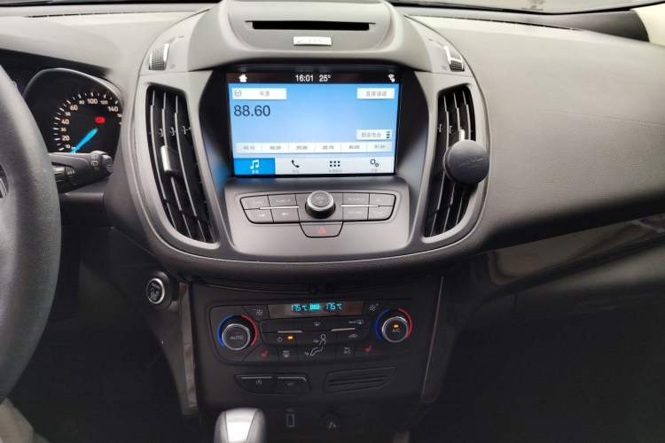 Used Ford Kuga 2017 EcoBoost 180 Four-Wheel Drive Luxury Wing Model Audio And AC Panel