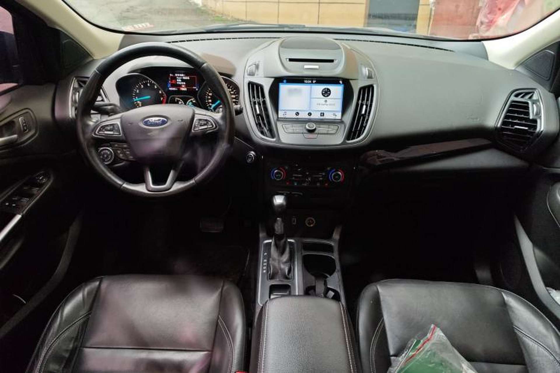 Used Ford Kuga 2017 EcoBoost 180 Two-Wheel-Drive Luxury Wing Edition Center Console