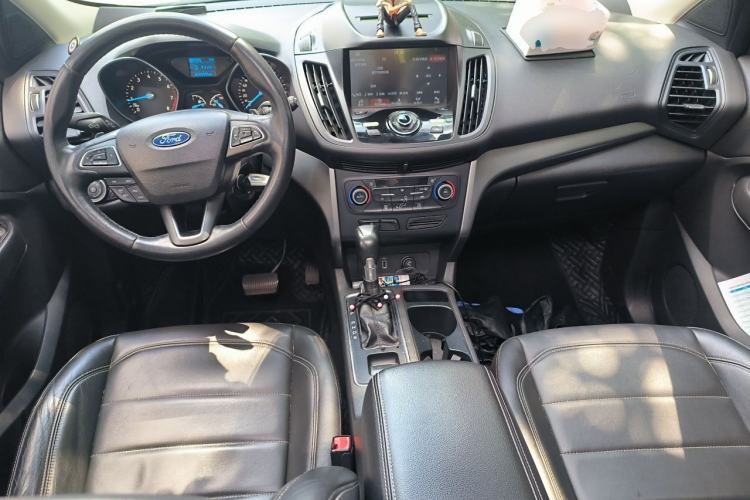 Used Ford Kuga 2017 EcoBoost 180 Two-Wheel-Drive Platinum Edition Center Console