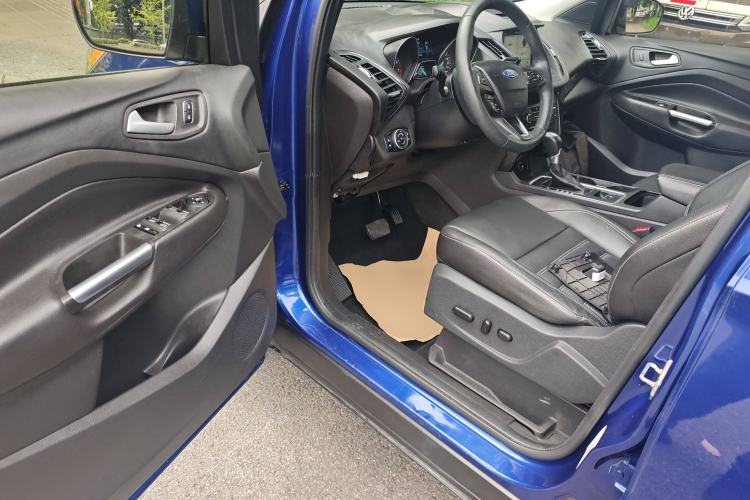 Used Ford Kuga 2017 EcoBoost 180 Two-Wheel-Drive Luxury Wing Edition Driver Seat