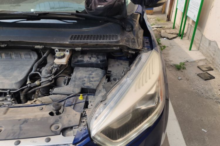 Used Ford Kuga 2017 EcoBoost 180 Two-Wheel-Drive Tiger Leap Model Engine Bay Left