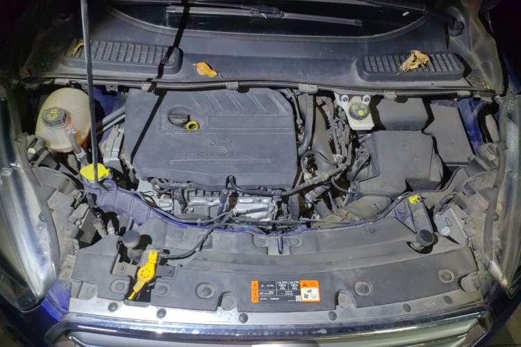 Used Ford Kuga 2017 EcoBoost 180 Two-Wheel-Drive Tiger Leap Model Engine Bay