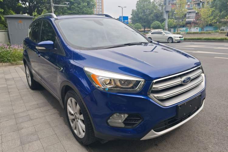 Used Ford Kuga 2017 EcoBoost 180 Two-Wheel-Drive Luxury Wing Edition Front Right 45 Deg