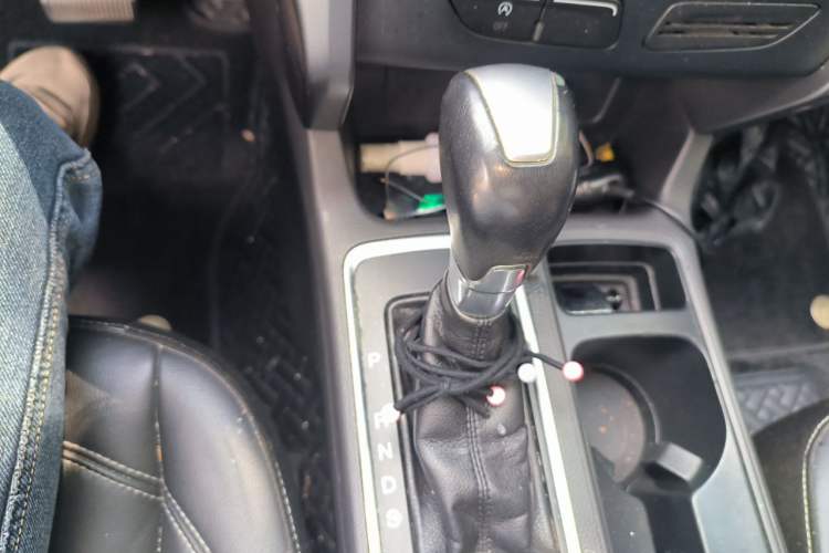 Used Ford Kuga 2017 EcoBoost 180 Two-Wheel-Drive Platinum Edition Gear Lever