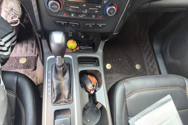 Used Ford Kuga 2017 EcoBoost 245 Four-Wheel-Drive Sport Model Gear Lever