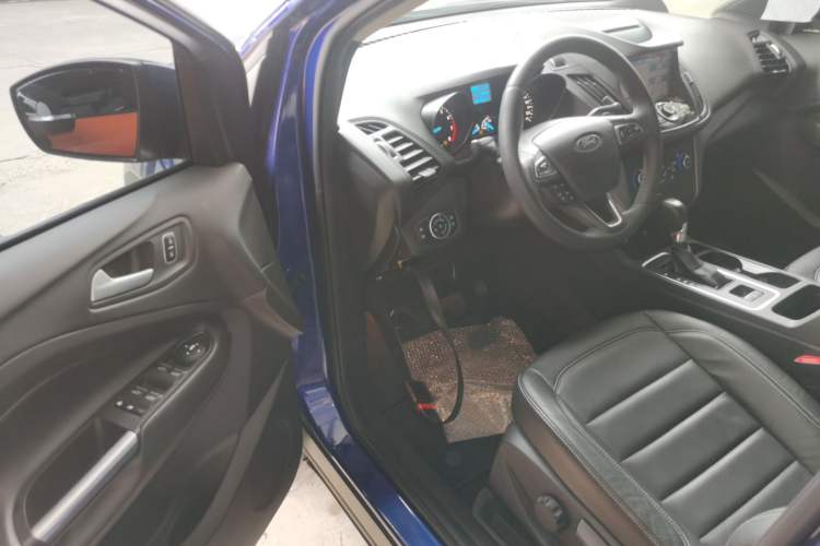 Used Ford Kuga 2017 EcoBoost 180 Two-Wheel-Drive Platinum Edition Interior 3
