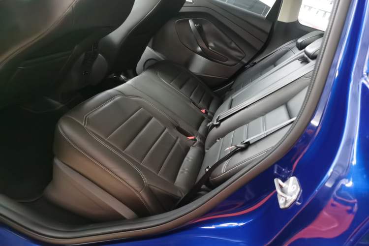 Used Ford Kuga 2017 EcoBoost 180 Two-Wheel-Drive Platinum Edition Interior 4