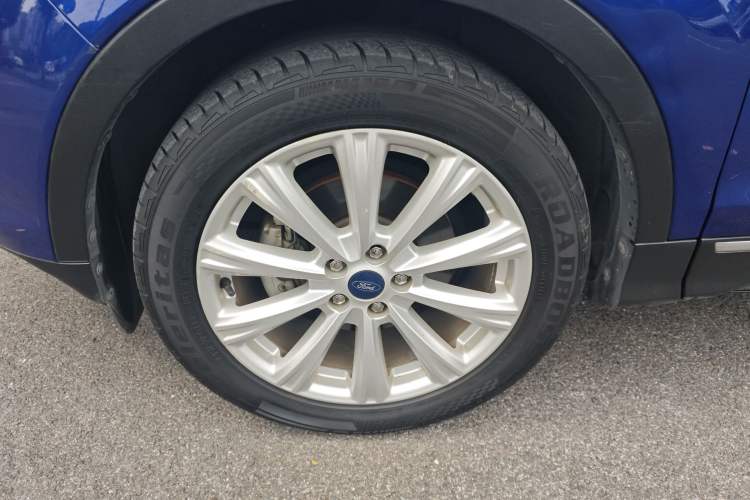 Used Ford Kuga 2017 EcoBoost 180 Two-Wheel-Drive Luxury Wing Edition Left Front Wheel Hub