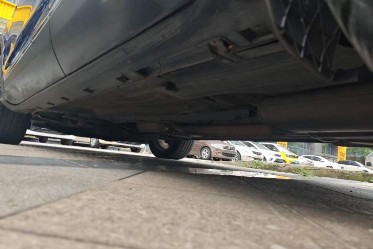 Used Ford Kuga 2017 EcoBoost 180 Two-Wheel-Drive Luxury Wing Edition Left Side Sill