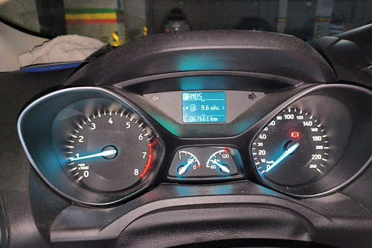 Used Ford Kuga 2017 EcoBoost 180 Two-Wheel-Drive Elite Trim Odometer Close Up
