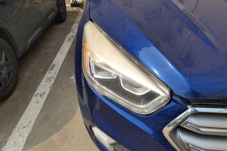 Used Ford Kuga 2017 EcoBoost 180 Two-Wheel-Drive Tiger Leap Model Right Front Headlight