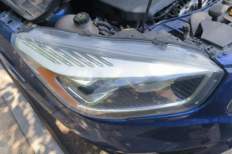 Used Ford Kuga 2017 EcoBoost 180 Two-Wheel-Drive Platinum Edition Right Front Headlight