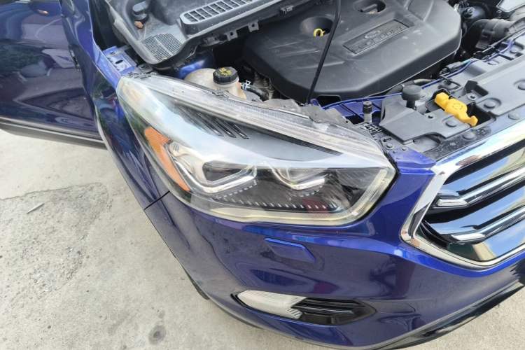 Used Ford Kuga 2017 EcoBoost 245 Four-Wheel-Drive Sport Model Right Front Headlight