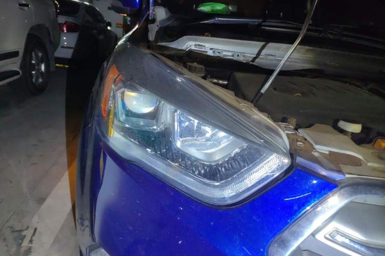 Used Ford Kuga 2017 EcoBoost 180 Two-Wheel-Drive Tiger Leap Model Right Front Headlight