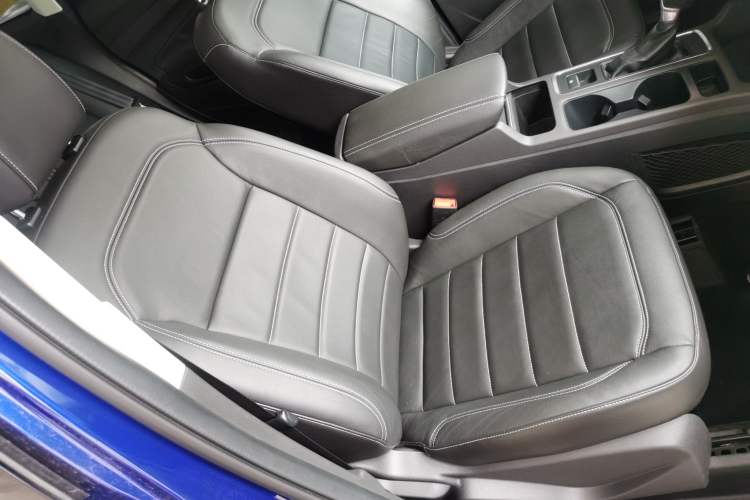 Used Ford Kuga 2017 EcoBoost 180 Two-Wheel-Drive Platinum Edition Right Front Seat