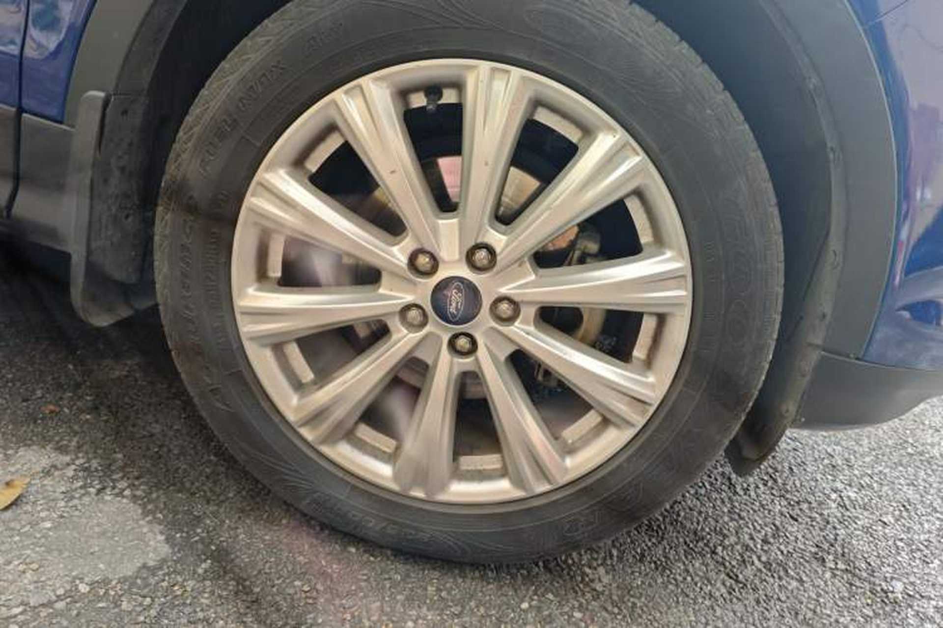 Used Ford Kuga 2017 EcoBoost 180 Two-Wheel-Drive Luxury Wing Edition Right Front Wheel Hub