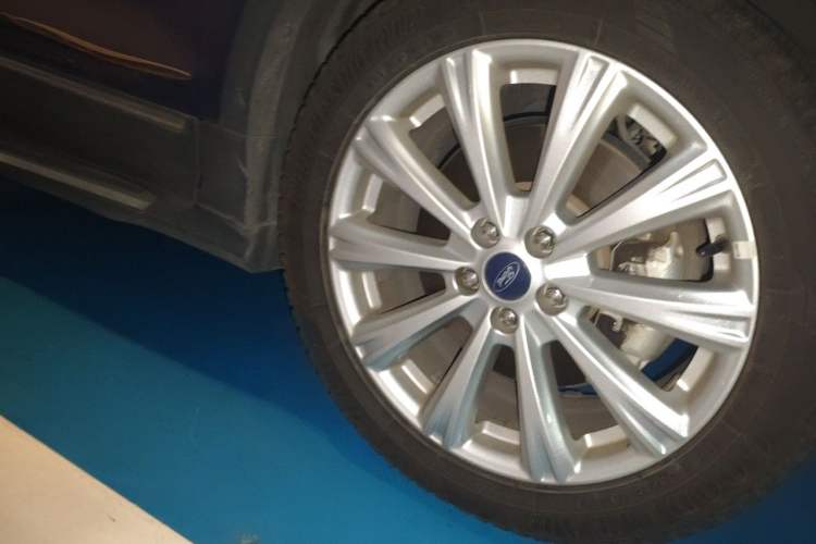 Used Ford Kuga 2017 EcoBoost 245 4x4 Prestige Edition Right Front Wheel Hub