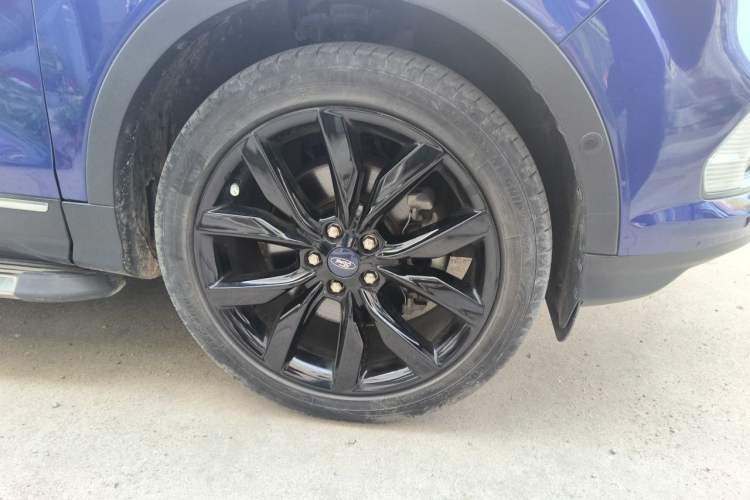 Used Ford Kuga 2017 EcoBoost 245 Four-Wheel-Drive Sport Model Right Front Wheel Hub