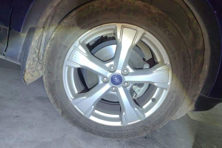 Used Ford Kuga 2017 EcoBoost 180 Two-Wheel-Drive Tiger Leap Model Right Front Wheel Hub