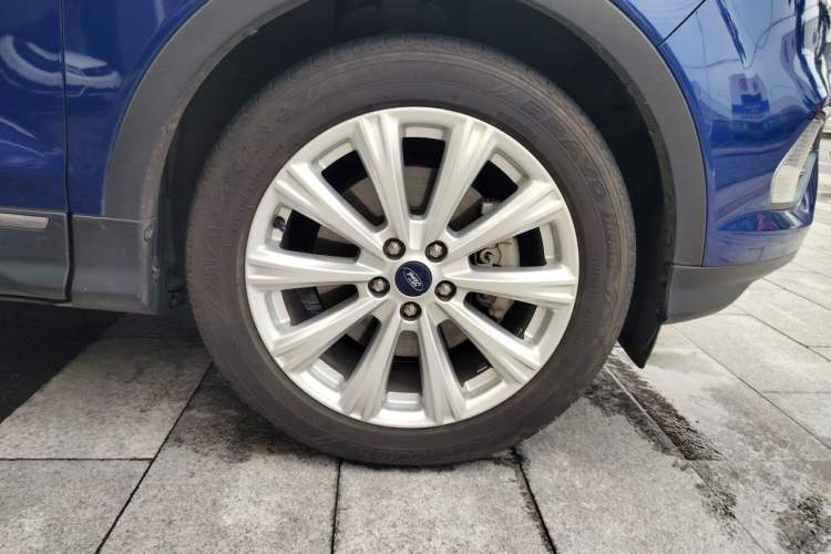 Used Ford Kuga 2017 EcoBoost 180 Four-Wheel Drive Luxury Wing Model Right Front Wheel Hub