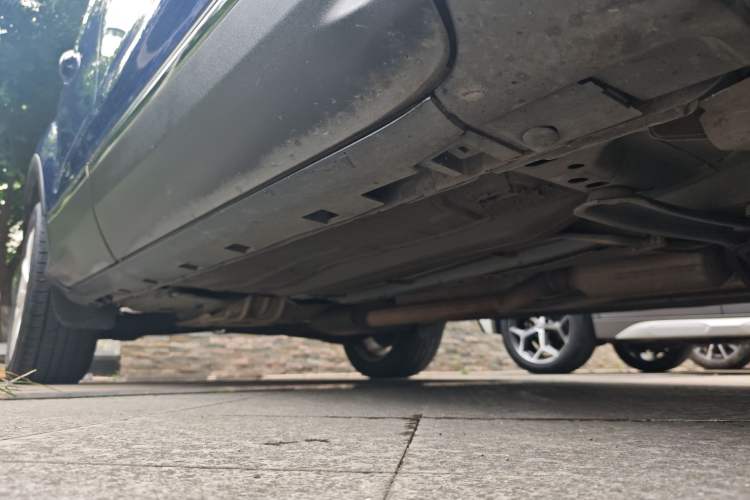 Used Ford Kuga 2017 EcoBoost 180 Two-Wheel-Drive Luxury Wing Edition Right Side Sill