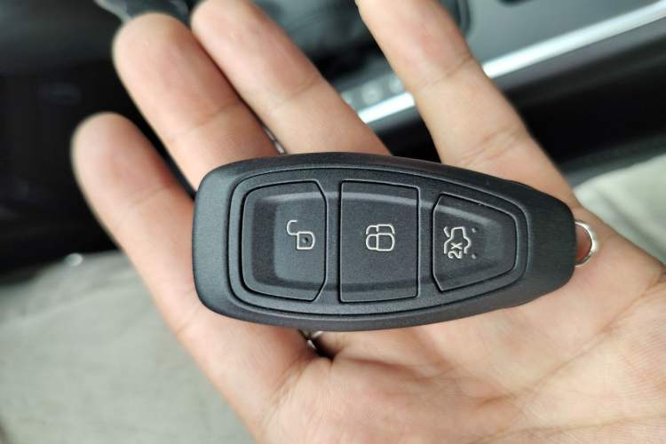 Used Ford Kuga 2017 EcoBoost 180 Four-Wheel Drive Luxury Wing Model Vehicle Key