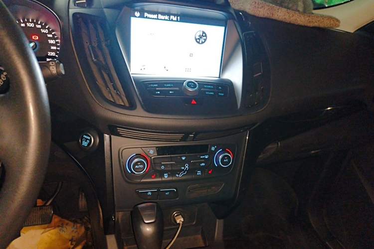 Used Ford Kuga 2017 EcoBoost 180 Two-Wheel-Drive Luxury Wing Edition Audio And AC Panel