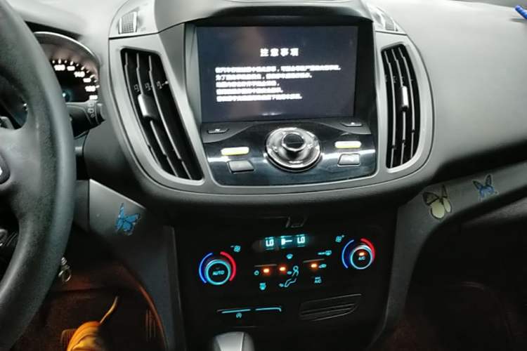 Used Ford Kuga 2017 EcoBoost 180 Two-Wheel-Drive Tiger Leap Model Audio And AC Panel