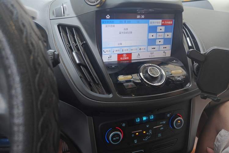 Used Ford Kuga 2017 EcoBoost 180 Two-Wheel-Drive Tiger Leap Model Audio And AC Panel