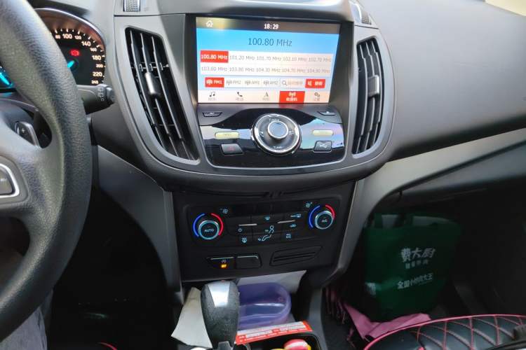 Used Ford Kuga 2017 EcoBoost 180 Two-Wheel-Drive Elite Trim Audio And AC Panel