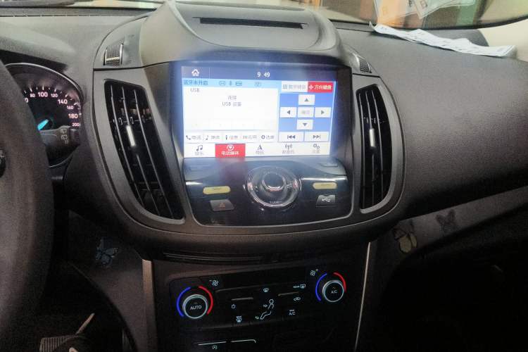 Used Ford Kuga 2017 EcoBoost 180 Two-Wheel-Drive Tiger Leap Model Audio And AC Panel