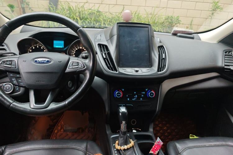 Used Ford Kuga 2017 EcoBoost 180 Two-Wheel-Drive Tiger Leap Model Center Console